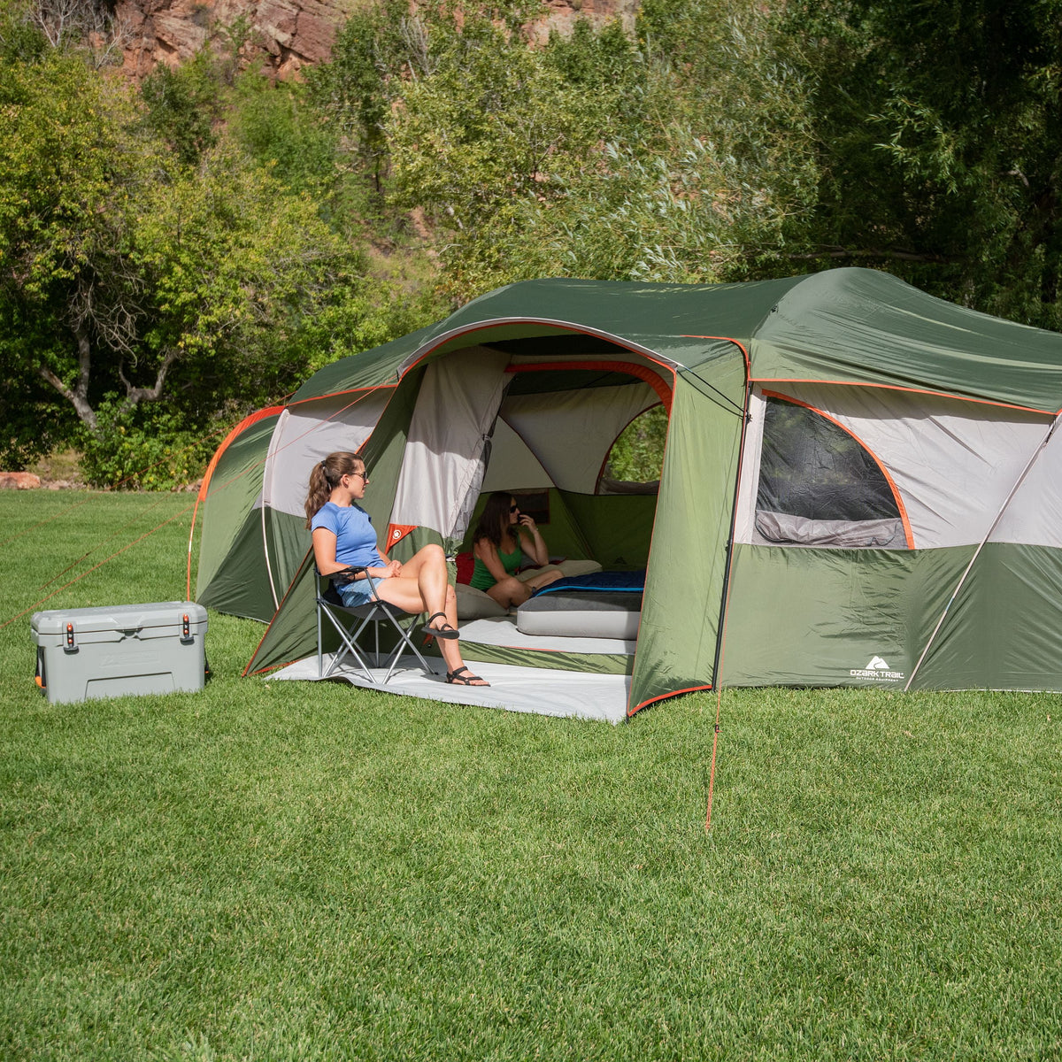 18-Person Cabin Tent with 3 Covered Entrances B438408